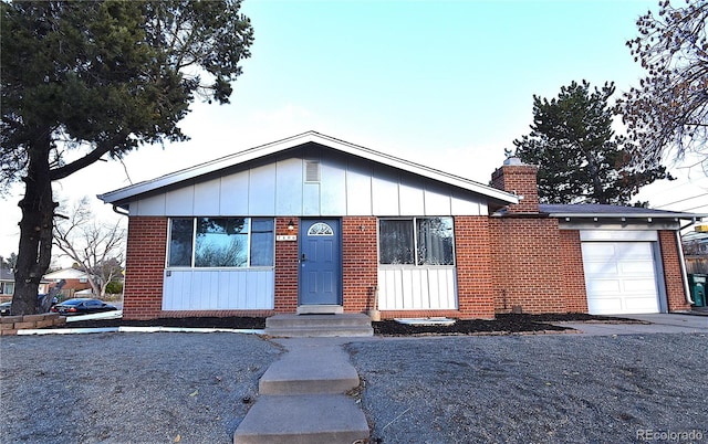 view of front facade with a garage