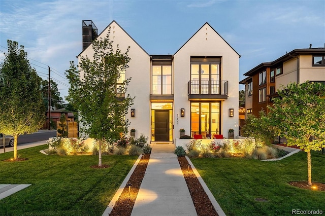 view of front facade featuring a front yard