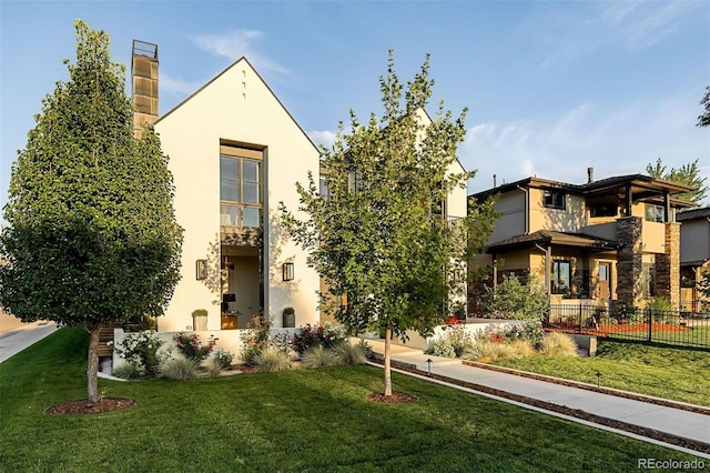 view of front of home featuring a front lawn