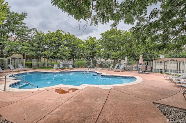 4875 S Balsam Way Unit 6-202, Littleton, CO 80123 - community pool with a patio area