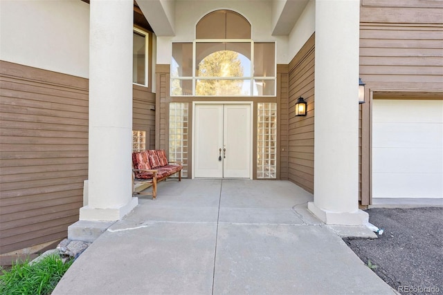 23655 Currant Dr, Golden, CO 80401 - entrance to property featuring stucco siding, a garage, and covered porch
