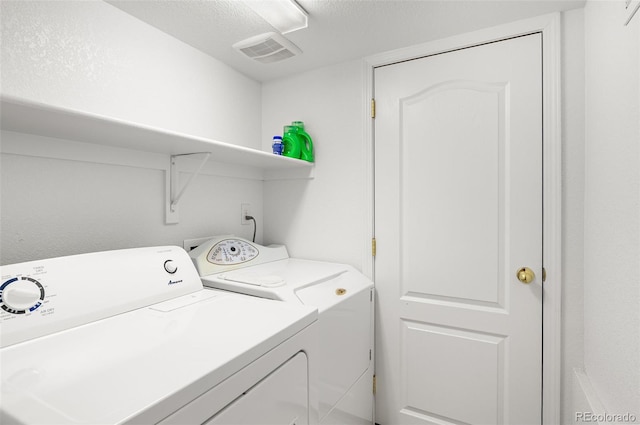 930 Button Rock Dr Unit 28, Longmont, CO 80504 - laundry area featuring washing machine and dryer and a textured ceiling