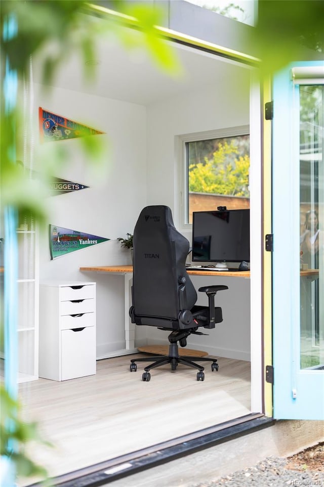 2525 S Meade St, Denver, CO 80219 - office space featuring baseboards