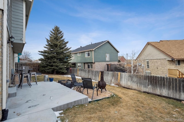 view of yard featuring a patio area