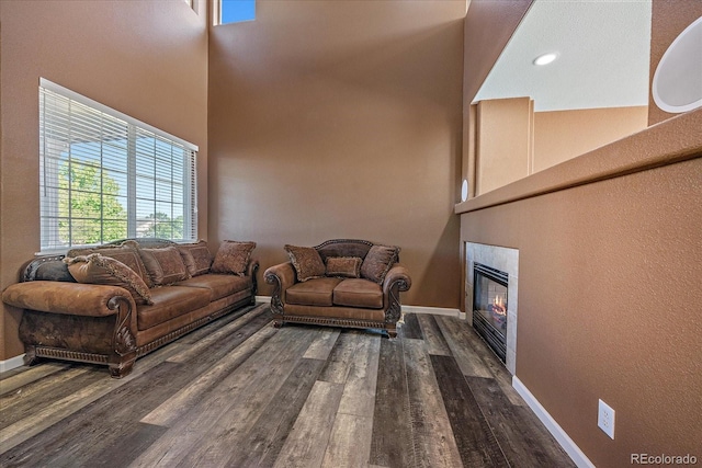 2404 S Genoa Way, Aurora, CO 80013 - living area with a high ceiling, wood finished floors, baseboards, and a glass covered fireplace