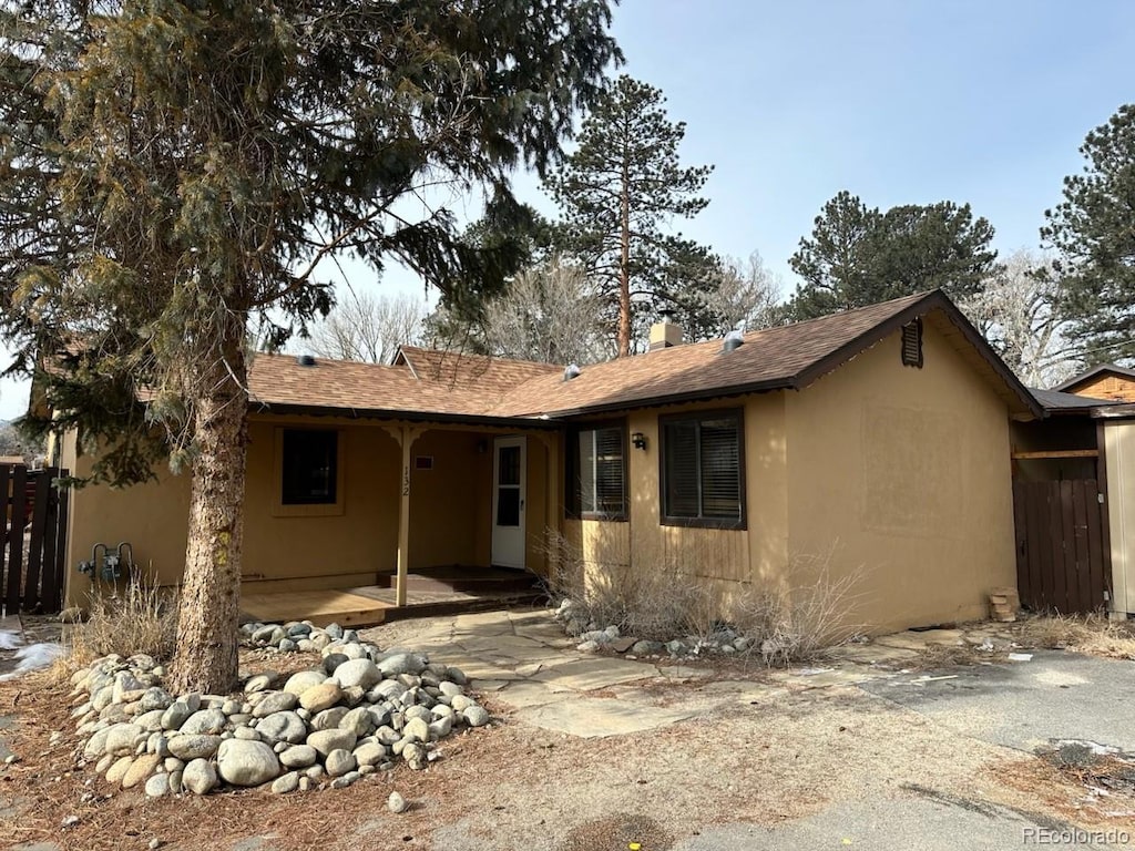 view of front of property featuring a patio