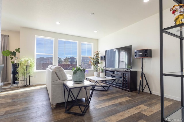 living area featuring recessed lighting, dark wood finished floors, and baseboards