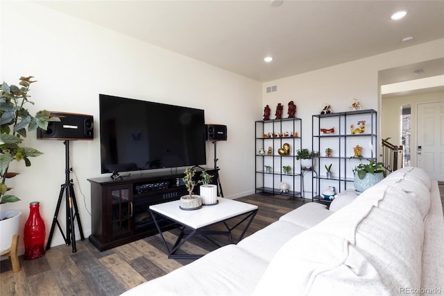 living room featuring baseboards, visible vents, dark wood-style flooring, and recessed lighting