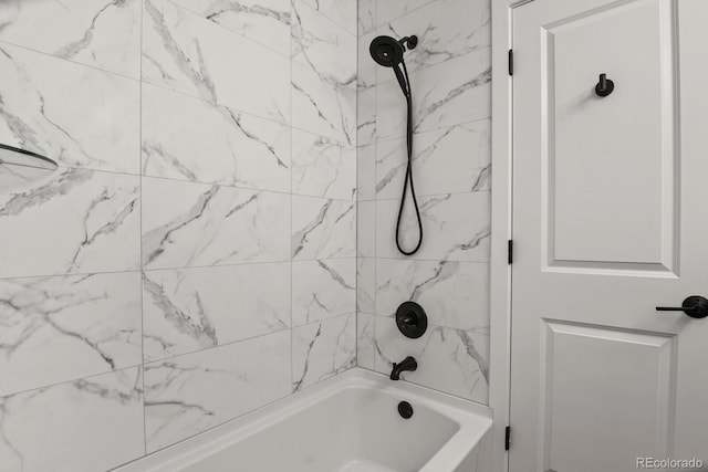 bathroom featuring tiled shower / bath combo