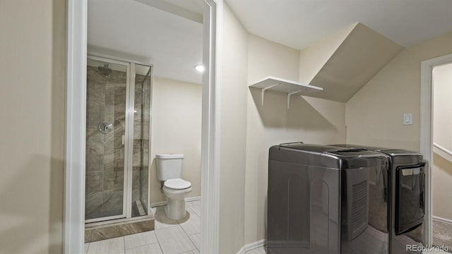 washroom with light tile patterned floors and independent washer and dryer