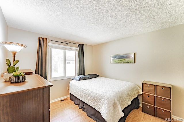1528 N Chestnut St, Colorado Springs, CO 80907 - bedroom featuring light wood-style floors, a textured ceiling, and baseboards