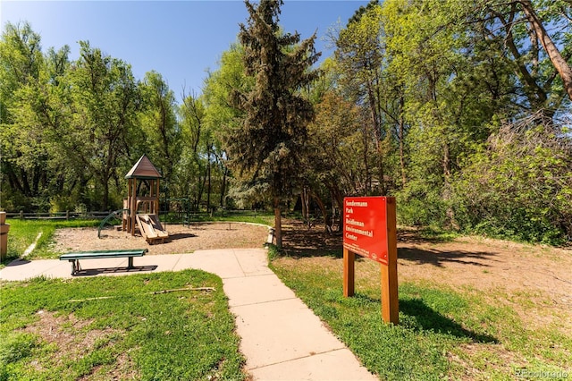 1528 N Chestnut St, Colorado Springs, CO 80907 - view of property's community