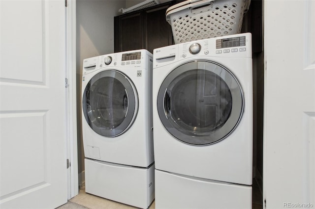 washroom with cabinets and independent washer and dryer