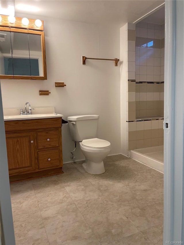 full bathroom featuring a stall shower, baseboards, vanity, and toilet