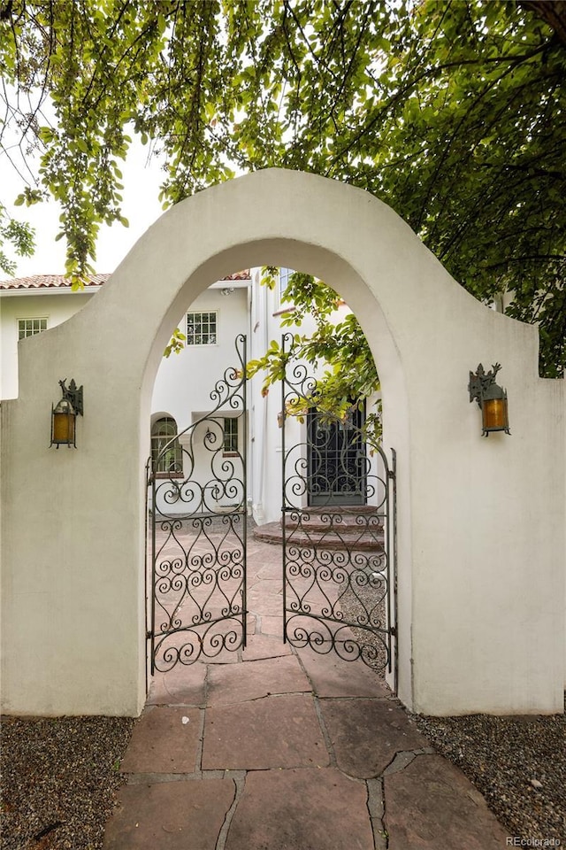 5800 E 6th Avenue Parkway, Denver, CO 80220 - view of gate