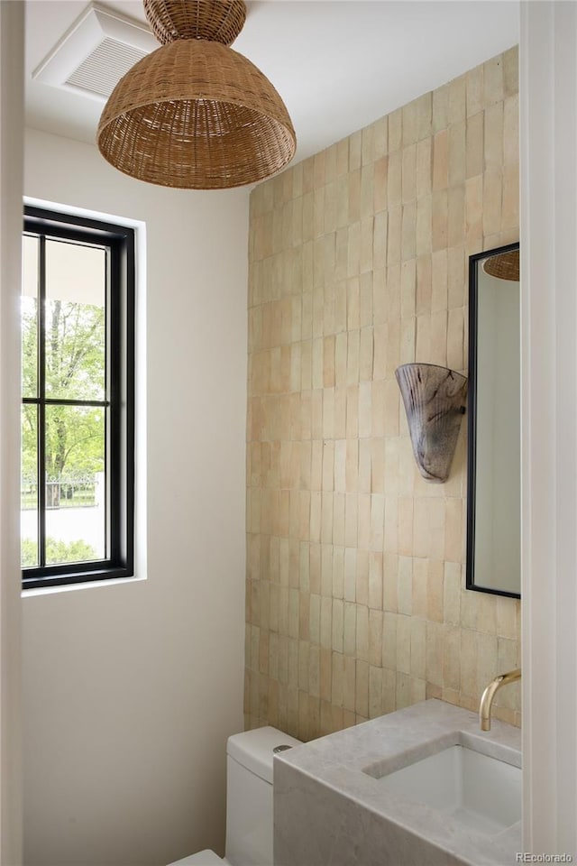 5800 E 6th Avenue Parkway, Denver, CO 80220 - bathroom featuring tile walls and vanity