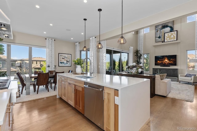 481 Meadowleaf Ln, Highlands Ranch, CO 80126 - kitchen with a sink, open floor plan, dishwasher, light wood-style floors, and recessed lighting