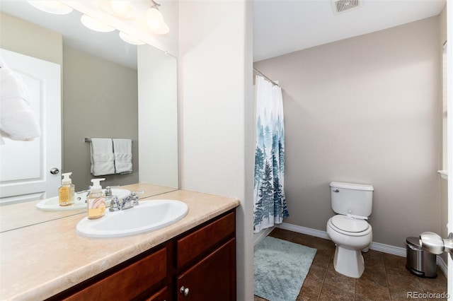 bathroom with baseboards, visible vents, toilet, a shower with curtain, and vanity