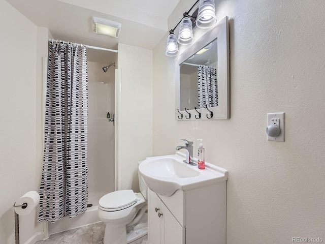 4063 S Cathay Ct, Aurora, CO 80013 - bathroom featuring vanity and curtained shower