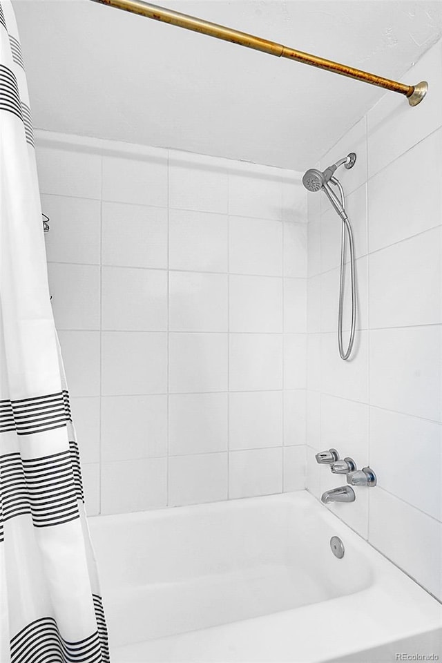 bathroom featuring shower / bath combo with shower curtain