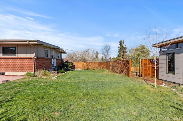 3035 E Maplewood Ave, Centennial, CO 80121 - view of yard with fence