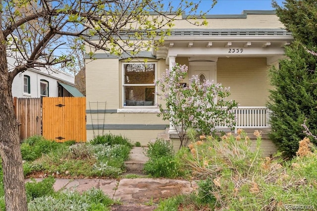 view of front of house with fence
