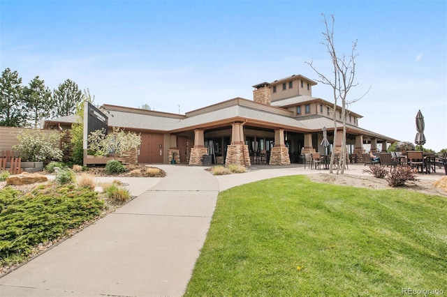 view of front of house with a front yard