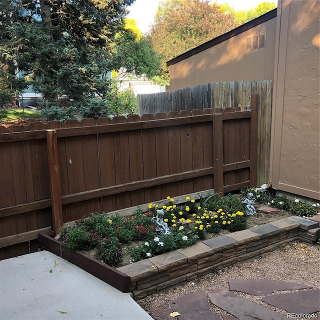 995 W Peakview Cir, Littleton, CO 80120 - view of yard