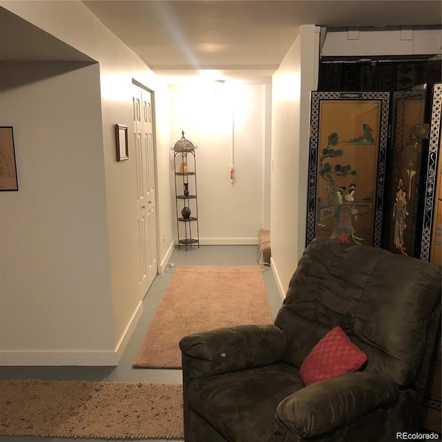 995 W Peakview Cir, Littleton, CO 80120 - corridor featuring baseboards