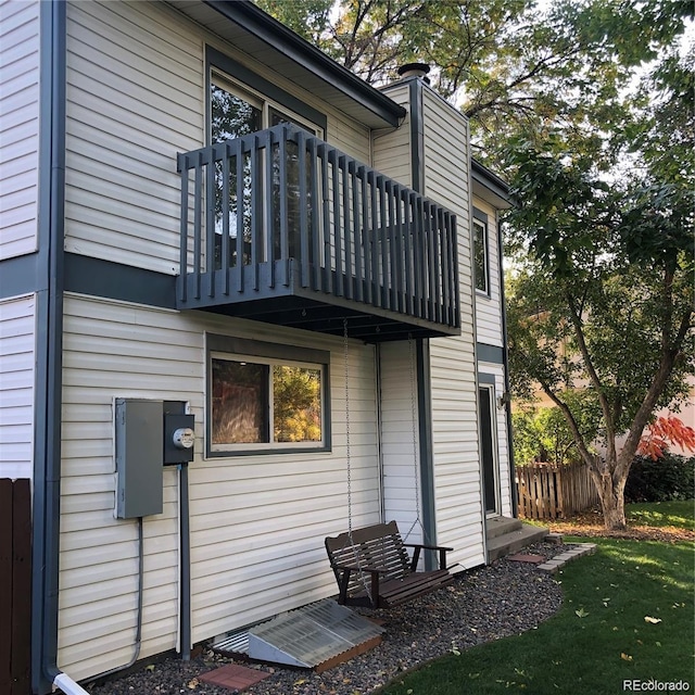 995 W Peakview Cir, Littleton, CO 80120 - back of property with a balcony