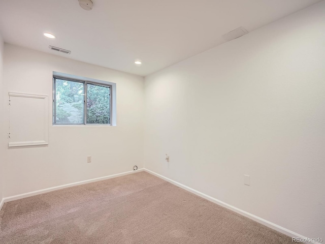 unfurnished room featuring carpet floors, visible vents, baseboards, and recessed lighting