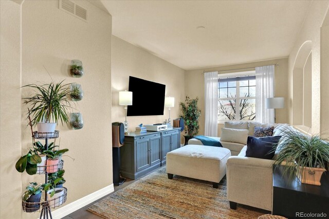 living room featuring visible vents and baseboards