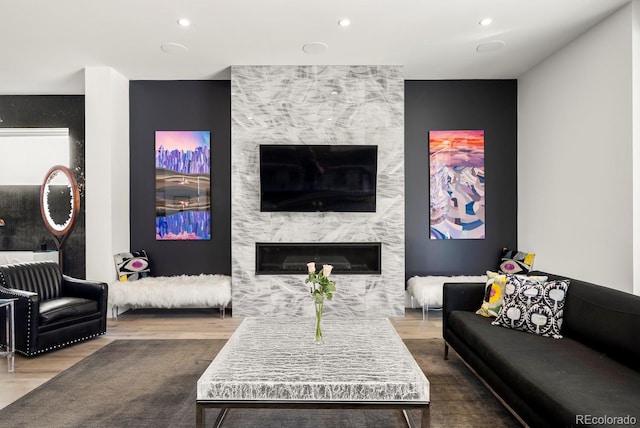 living area with wood finished floors and recessed lighting