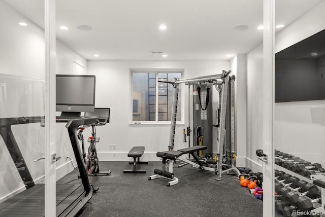 workout room featuring recessed lighting