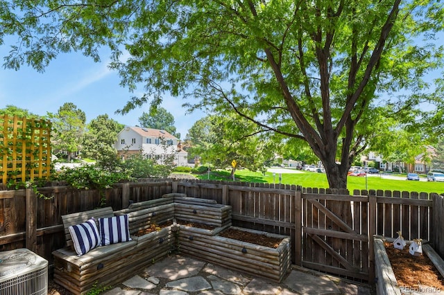 4574 S Cimmarron Cir Unit B, Aurora, CO 80015 - fenced backyard featuring a residential view