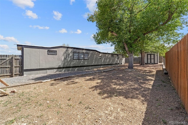 view of yard with a shed