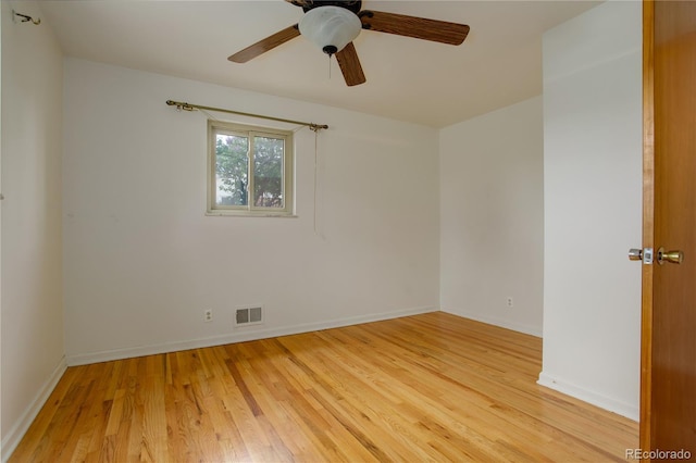 unfurnished room featuring light wood finished floors, visible vents, ceiling fan, and baseboards