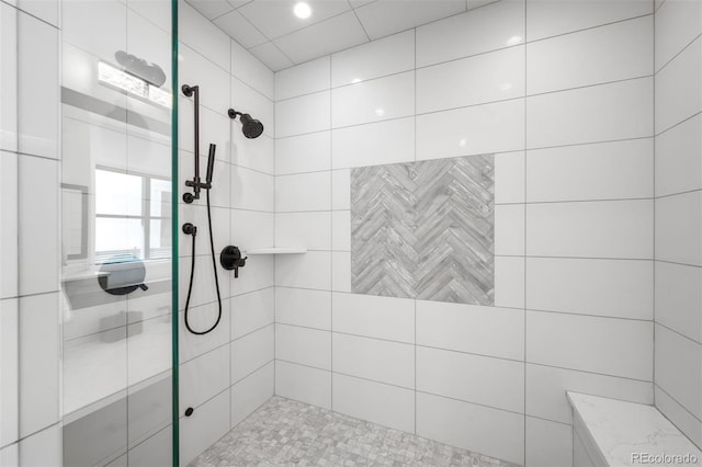 bathroom featuring tiled shower