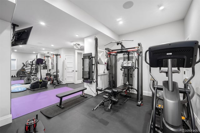 workout area featuring recessed lighting and baseboards