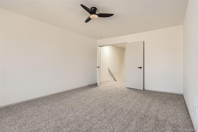 carpeted empty room featuring ceiling fan