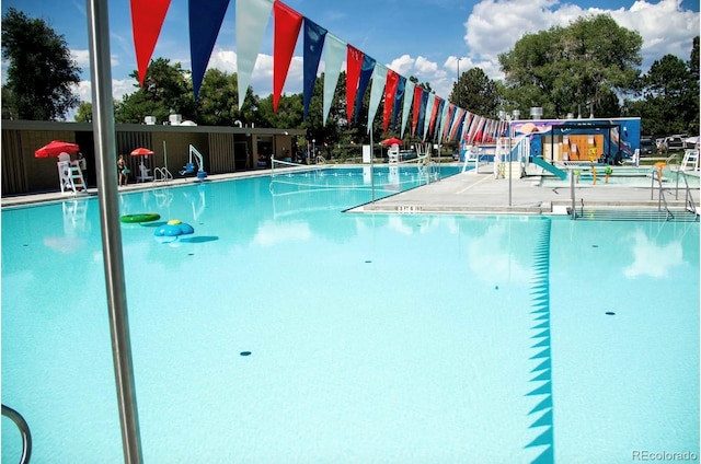 view of swimming pool