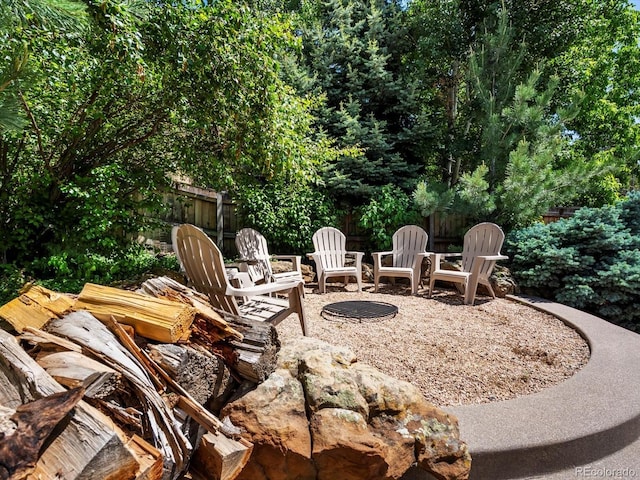 10057 S Shadow Hill Dr, Lone Tree, CO 80124 - fenced backyard with a patio area