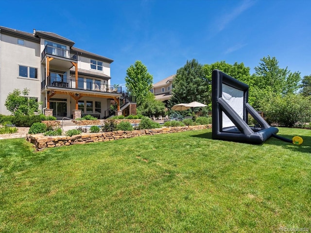 10057 S Shadow Hill Dr, Lone Tree, CO 80124 - view of grassy yard featuring a balcony