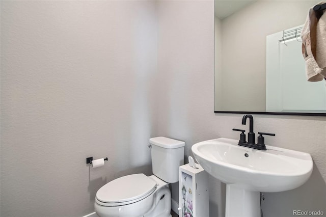 bathroom featuring sink and toilet