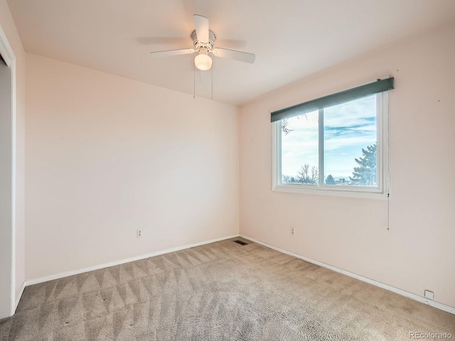 carpeted empty room featuring ceiling fan