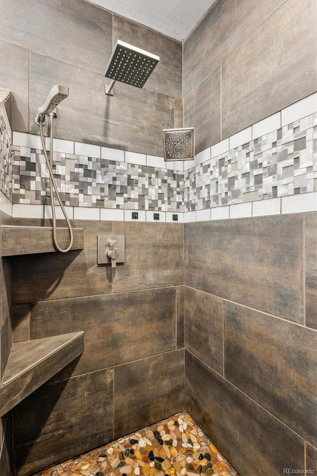 bathroom featuring a tile shower