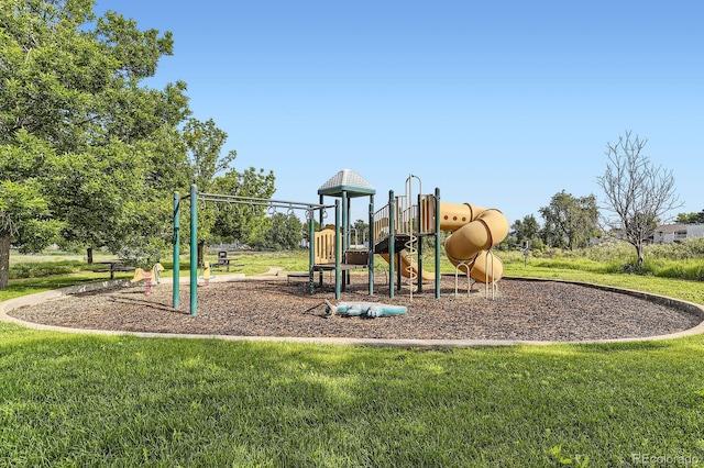371 Granby Way Unit C, Aurora, CO 80011 - community playground featuring a yard