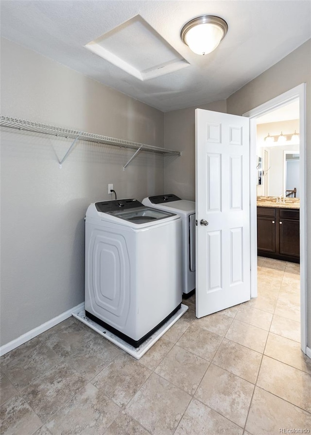 washroom featuring washing machine and clothes dryer and light tile patterned floors