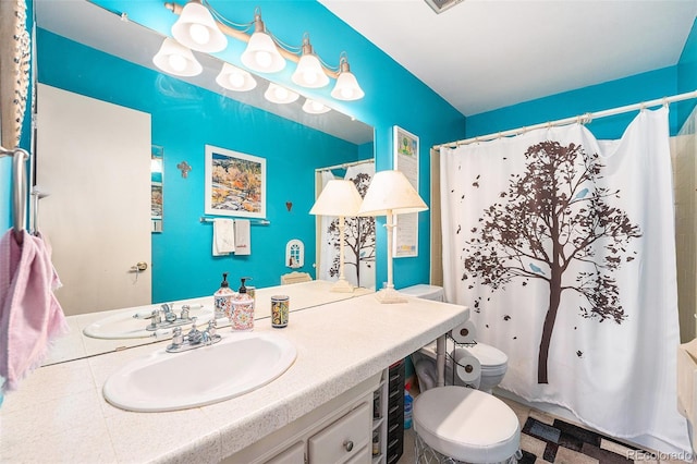 4541 W Ponds Cir, Littleton, CO 80123 - bathroom featuring vanity and curtained shower