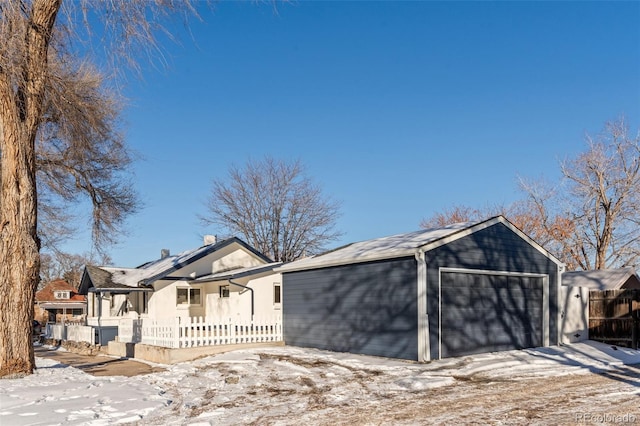 single story home featuring a garage